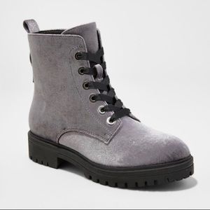 ⭐️NWT Women’s Mossimo Velvet Grey Boots Sise 9.5⭐️
